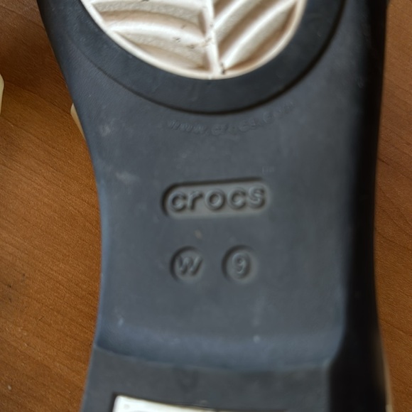 crocs Limited Edition Drew Barrymore Chevron Collection by Crocs, Size 9. - Picture 7 of 7